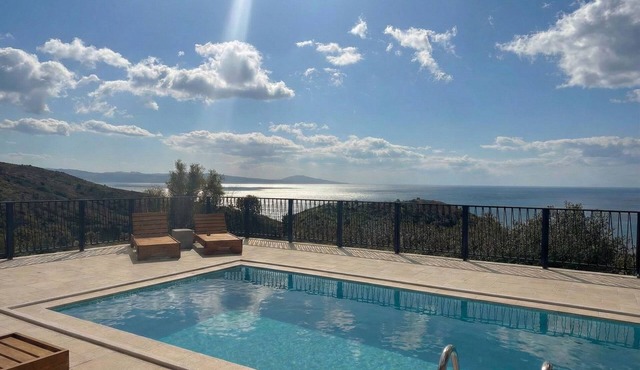 Petres Luxury Villa 02