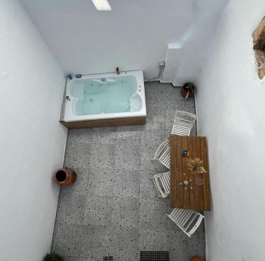 Philoxenia traditional house private jacuzzi in Palaílimnos