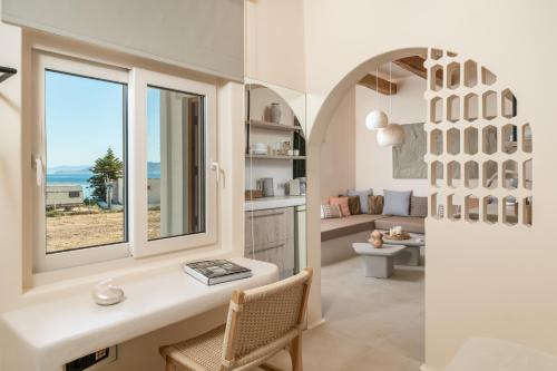 Pnoé Lounge Suite in Mandrakia