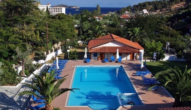 Poolside maisonette in Achladies