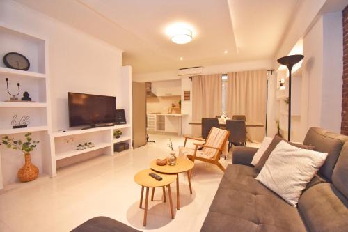Potamos Superior Grey Apartment in Potamós