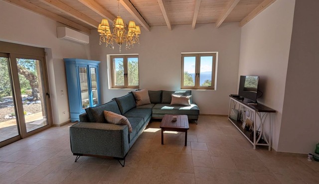 Private 2-Bedroom Cottage in Kardamyli · Quiet Setting Near Beaches in Kardamili