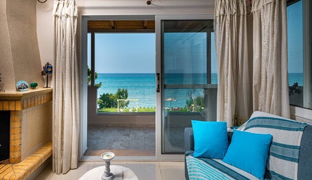 Private house withing few steps from the beach!