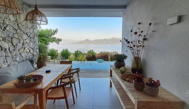 Private pool with prime location Oraio Meros in Aktio-Vonitsa