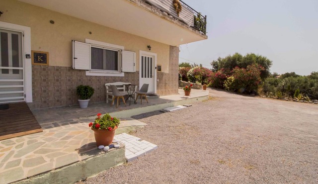 Quiet holiday flat with a view over the Laconian Gulf