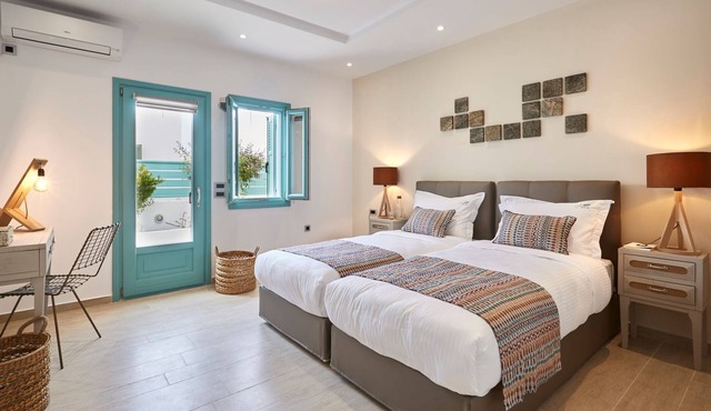 R 106 Beach Villa Daily Maid Serv.Breakfast Incl. Sea Views with Private Pool in Thira