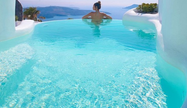 R 1121 Ajax’s Infinity Pool Suite With Break Fast, Outdoor Infinity Plunge Pool & Steam Bath in Santorini
