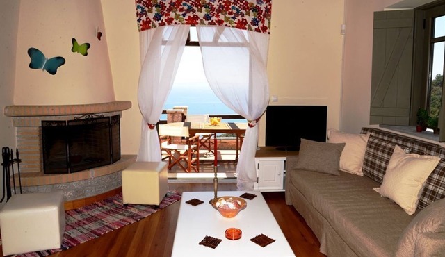 R 1254 Villa - Three Bedroom Villa - with Sea View - Mountain View - Garden View (Handicap in Leonidio