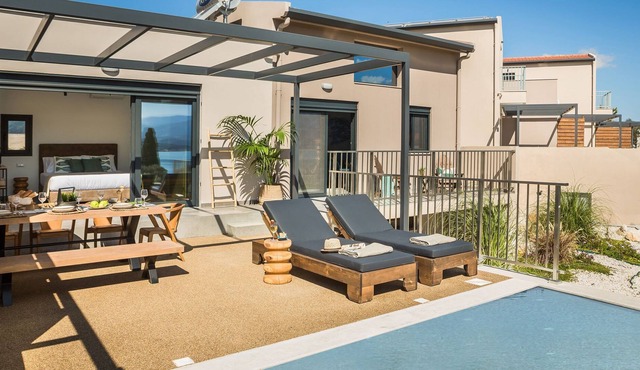 R 1477 Lepeda K4 with Closet, Pool View & House Wine and Fruit Basket upon arrival. in Lixouri