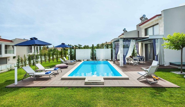 R 372 Premium 3 Bedroom Villa | Private Pool with Sea Views BBQ Daily Maid Service in Pefkochori