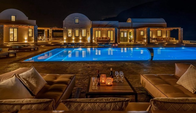 R 950 Villa Basil with Daily Maid Service, Marble Bathroom & Modern Furnishing