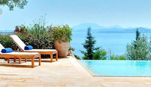 Red Villa with pool and jacuzzi - My Rental Homes