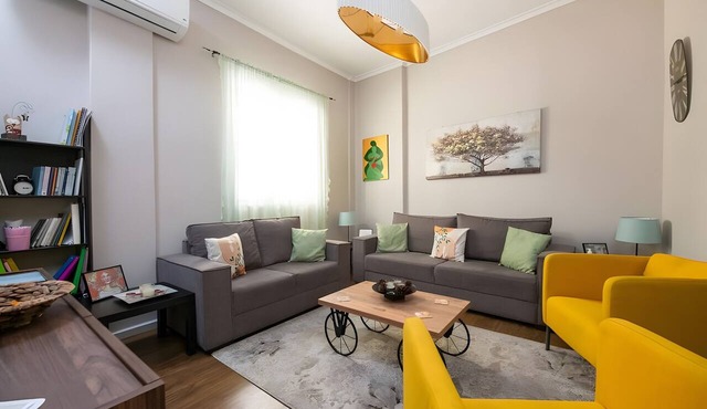 Relax City Apartment with Private Terrace, Wi-Fi and Air Conditioning