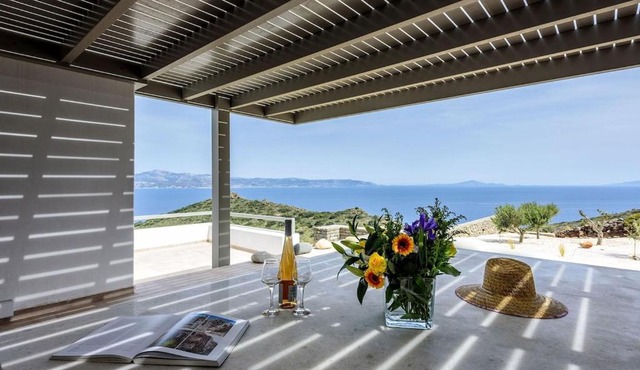 Rising Moon Villa with Sea View & Mini Pool near Naousa in Molos Parou