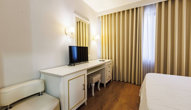 Riverside rooms at Hotel Fieri in Fier