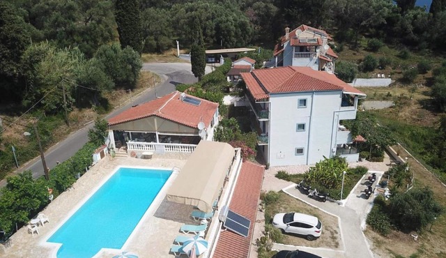Romantic apartment in Mpenitses with shared pool