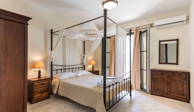 ROOFGARDEN JACUZZI EXECUTIVE SEA VIEW VILLA | ILIADA VILLAS in NAXOS