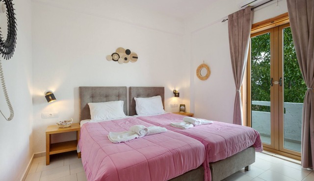 Room 'Athena' with Mountain View, Wi-Fi and Air Conditioning