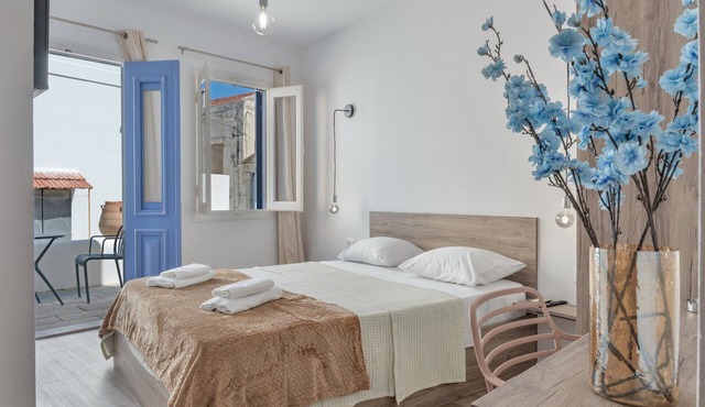 Room 'Double 2' with Private Terrace, Wi-Fi and Air Conditioning