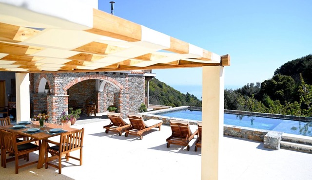 Sanctuary in the Hills, 3 Bedroomed Villa With Pool