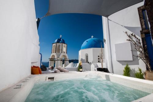 Santo Blue Horizon - The Blue Domes View