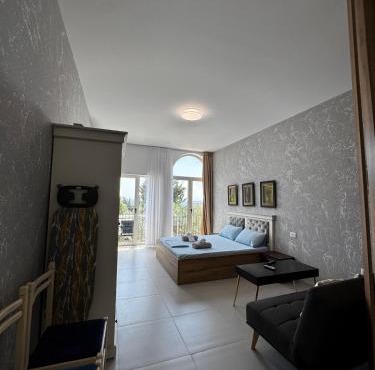 Santorini Drymades Sunny Apartment Third Floor Stay in Gjilek