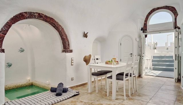 Santorini Mansion Cave House Jacuzzi Sea View 6pax