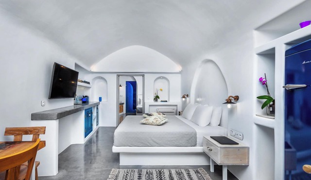 Sapphire Deluxe Suite with Private Hot Tub