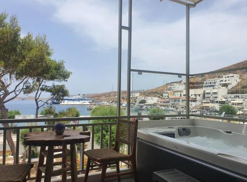 Sapphire Kythnos Suites in Mérichas