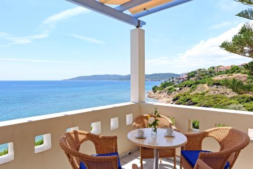 Sea Breeze Apartments Chios in Monolia