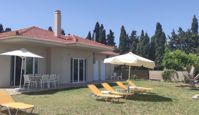 Sea Breeze Villa, atemberaubender Garten mit Meerblick by Interhome
