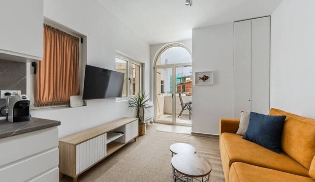 Sea Nest Apartment | Walk to Beach & Free Parking by PikHost in Dhërmi