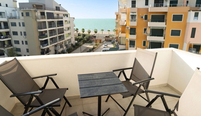 Sea View-Expansive Apartment by TOK in Golem