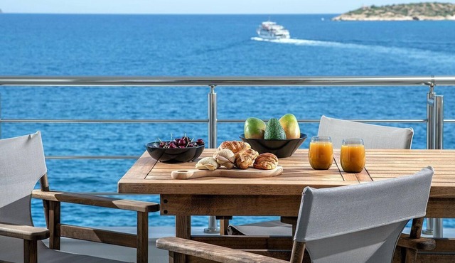 Sea View La Vista Apartment Steps to the beach in Agios Nikolaos