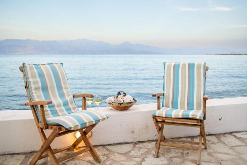 Seafront Evi's Hideaway - Petalidi Cozy Nest in Kalamata