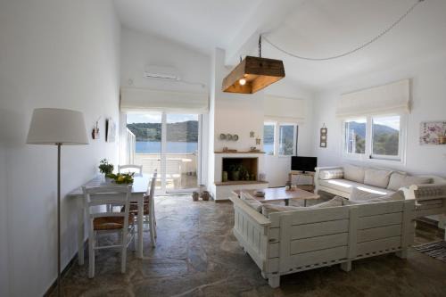Seafront Rododafni Loft