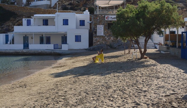 Seafront Studio in Cherronissos beach in Sifnos