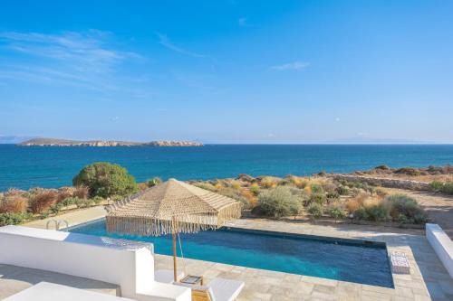 Seafront Villa Stoa in Dryos in Kampos Paros