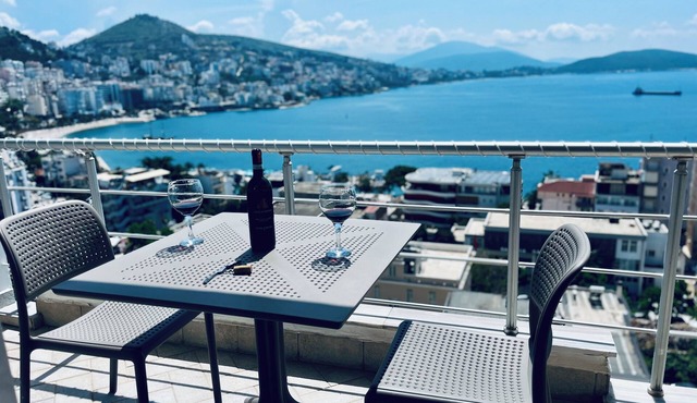 Seaside Serenity! Free Parking & Wifi/2bed, 2bath/Beautiful View in Saranda