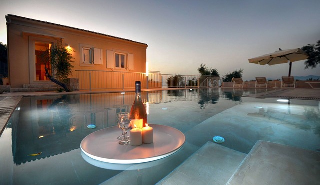 Seaside villa Dinos: mediterranean gardens, private sea access