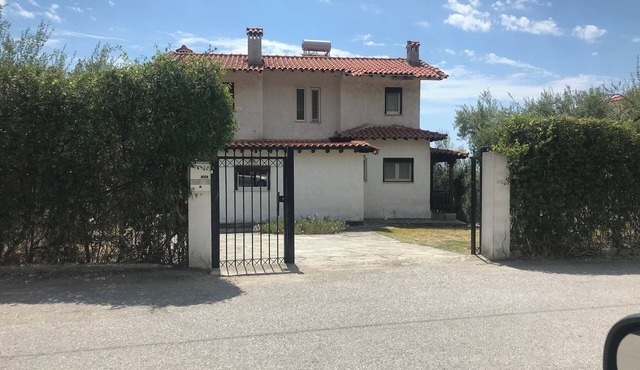 SeaStone Villa – Authentic Stone & Wood Retreat, 20m from the Sea. Chalkidiki
