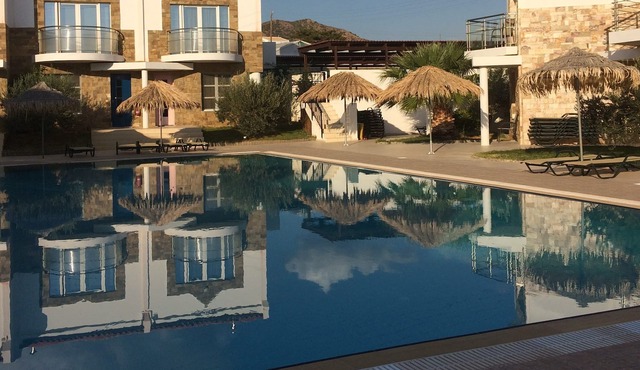 Self catering 2 Bedroom villa with pool, sea and mountain views, 5 mins to beach