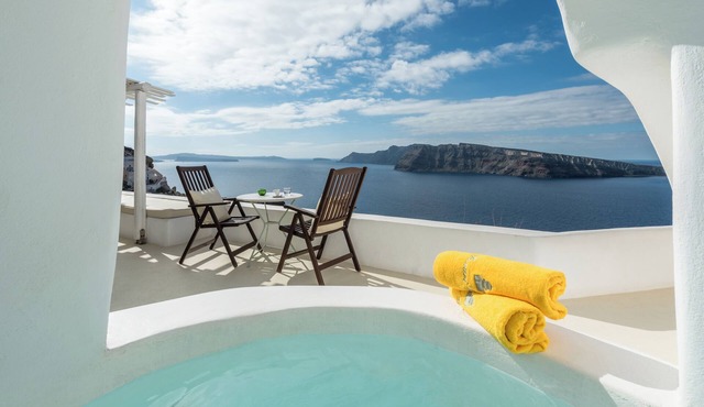 Senior Suite with Private Whirlpool & Caldera View in Thira - Santorini