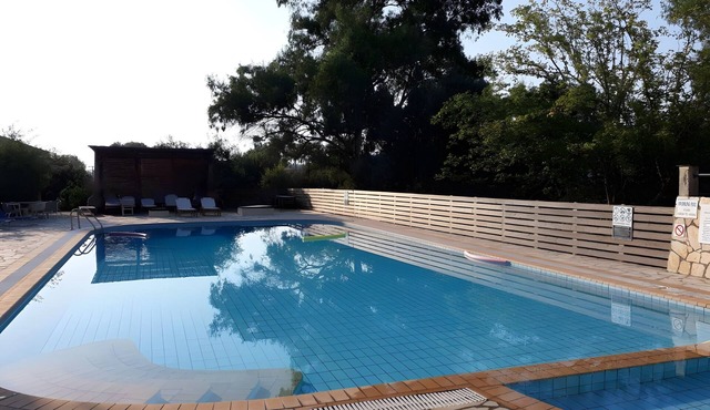 Simple & Comfortable 2‑Bedroom Apartment 11 – Pool & Starlink