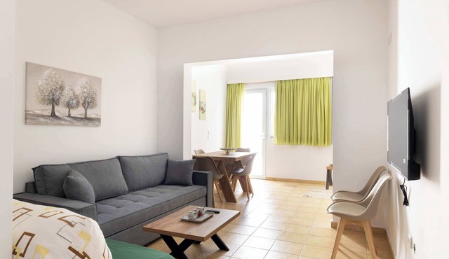 Sinani Beachfront Gems Rhodes Jacuzzi Retreat in Pefki
