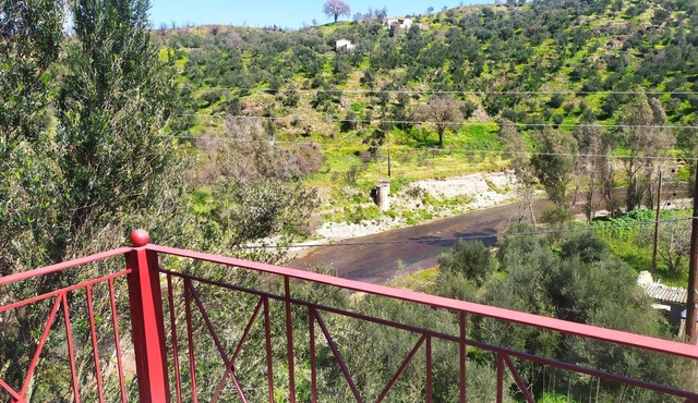 Sminos Farm House E4 Path