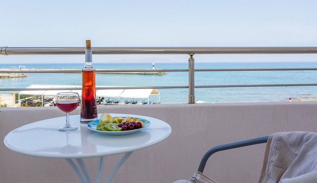 Sole Mare Seaside Apts- Seaview studio (2) in Κάτω Γούβες