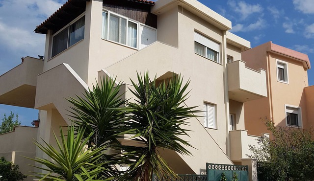 Soulas Place - Close to Athens International Airport, Beach, Shops, Restaurants