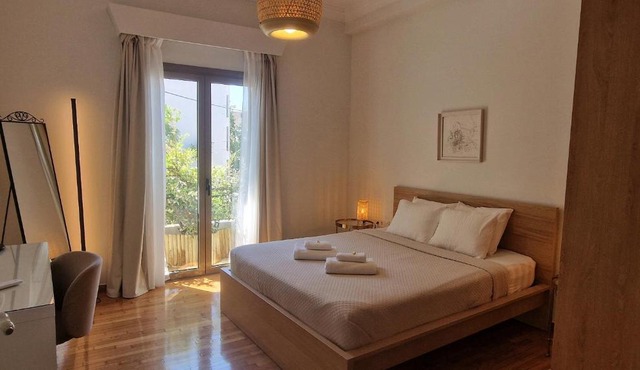 Spacious Art Apartment in Gazi 2 min Metro