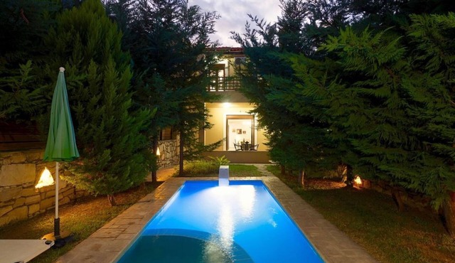 Spacious House With A Private Swimming Pool